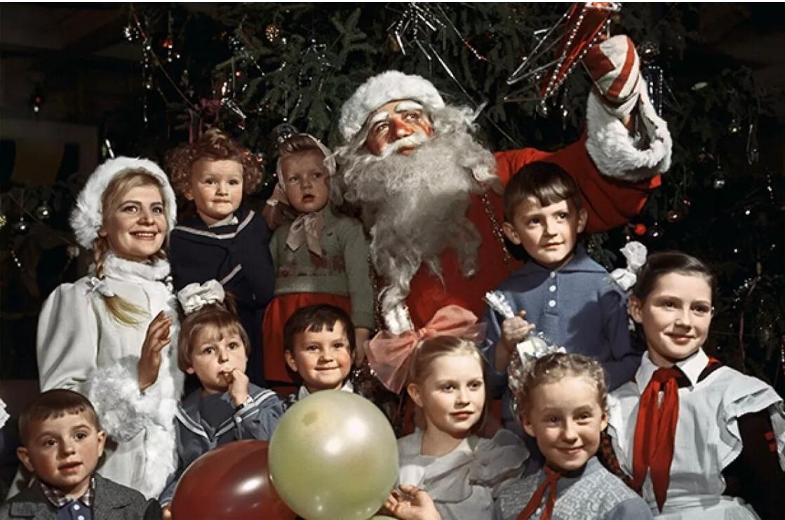 Праздники с Генералом Э.Артюховым. «К детям на праздник, зовут Новый год, мороз Дед с Снегуркой подарки несёт…»