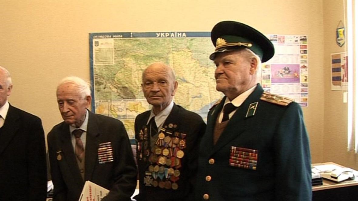 Михаил Куцин: Обратите внимание, как приходится побираться Русинским Ветеранам ВОВ по Европе, не имея должного социального и материального обеспечения “дома” на-Украине!