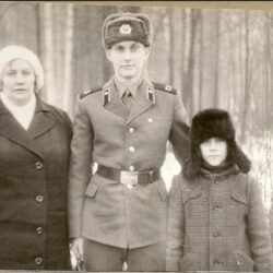 Поэт Эдуард Артюхов: Посвящается, к 23 февраля! День вооружённых сил России!Офицер – для семьи опора. Справедливость несущий вокруг!
