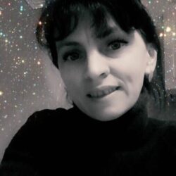 Прекрасная Русинская поэтесса Аня Цiрик о любви: Я смогу. В снега и дожди. Поддержать моего человека.                        Я смогу. Мне только с ним по пути.           Он моё счастье. Он со мной. А не где-то.                          Русинское национальное достояние!