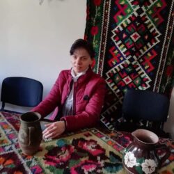 Русинская поэтесса Аня Цiрик написала прекрасные стихи к песне: Лігай, дівко, скоро спати, не чикай на мене- видиш, ріка глубокая, як прийду  до тебе?          Русинское национальное достояние!
