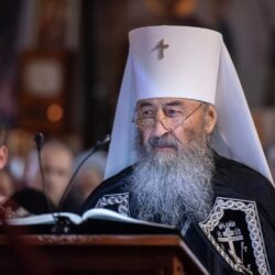 Молодой, Русинский, глубоко-верующий человек и поэт Василий Кричфалуши, на украинском языке о посте:                                                     Постом потрiбно нам лiчиться,                  Вiд лютої хвороби — зла.                             Хоч пiст, незручностi для тiла,                   Але не в цьому цiль поста.             Русинское национальное достояние!