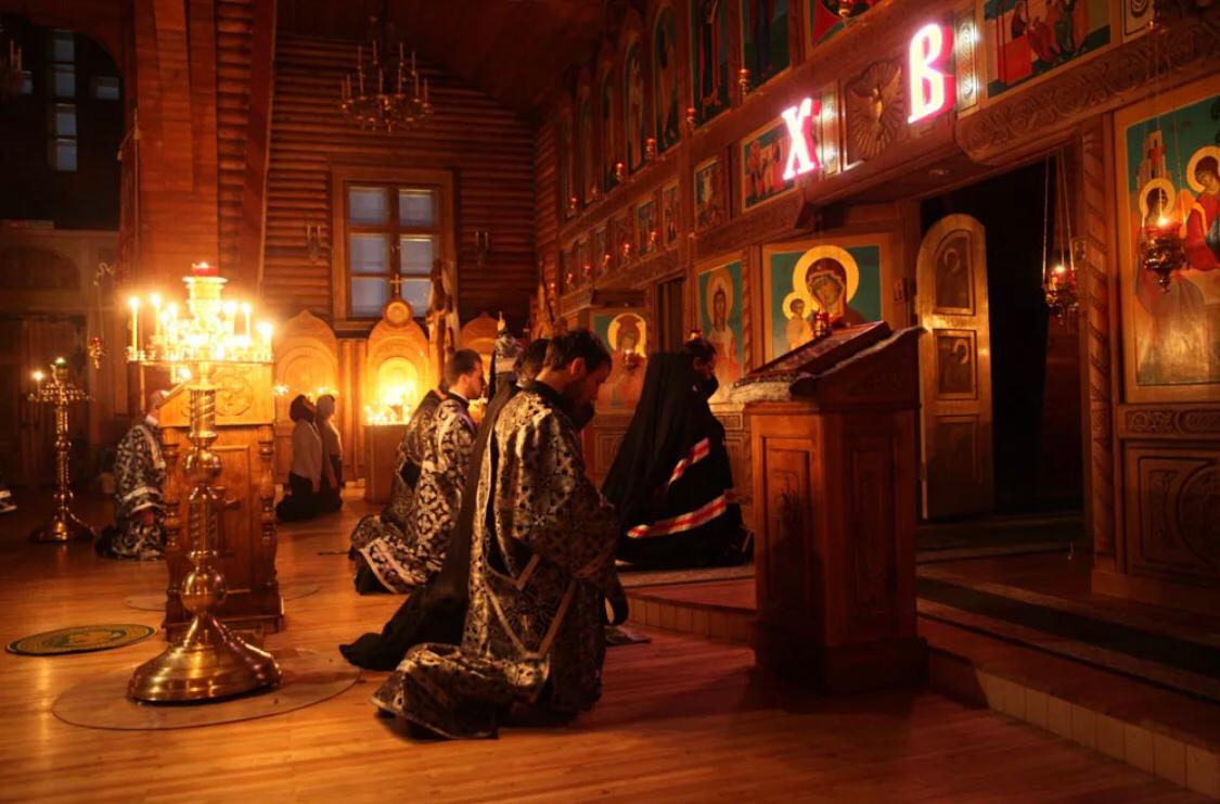 Православные традиции с Э. Артюховым. «Помолимся, братья и сестры! За Воинов наших погибших…»