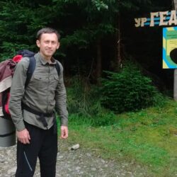 Молодой, Русинский, поэт Василий Кричфалуший на русском языке написал о друге: Друг подаст тебе руку и скажет вставай, и подавши поможет подняться. Ты в мгновеньях таких друзей узнавай, за таких людей стоит цепляться.     Русинское национальное достояние!