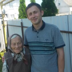 Молодой, Русинский, глубоко-верующий человек и поэт Василий Кричфалуший на русском языке: Мы сегодня живы, а завтра нас нет, наша жизнь уплывёт быстротечно, боже, в вечную жизнь даруй мне билет, чтобы мог прославлять Тебя вечно.                                            Закарпатские таланты!