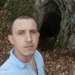 Молодой и талантливый Русинский поэт Михаил Стан, на родном языке: Посадив дідо оріх, маєме типир купійку, не на фіґлю не на сміх, памнятка є довіку. Русинское национальное достояние!