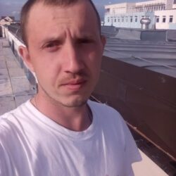 Молодой и талантливый Русинский поэт Михаил Стан, на родном языке: Рання весна у воздусі вже літат. Потята кругом в хащах щебечут, помалы пробужаєся зимля од сна, шапкы й куфайкы чилядь мечут, в Карпаты д нам іде весна. Закарпатские таланты!