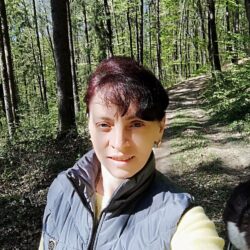 Прекрасная Закарпатская поэтесса и глубоко верующая Аня Цiрик, на украинском языке написала о Страстной пятнице стихотворение: Знов на Голгофі, і знов вмира на ній. В серцях безвірних вкотре раз розіпятий. Проданий за гроші, бариші, Він не боявся на хресті вмирати, болюче помирати у душі.               Русинское национальное достояние!
