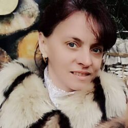 Прекрасная Русинская патриотка и поэтесса Аня Цiрик, о крепости ДУХа Русинов:                                                        То велика сила. Мої предкы-всі русины,   Я тоже русинка. Инак быти і не може,       Бо я їх кровинка.                            Русинское национальное достояние!