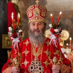 Молодой, Русинский, поэт Василий Кричфалуший на русском языке написал о Христовом Воскресении: В сей светлый день, в сей светлый час, Христос и нас, от преисподней спас. И смерть совсем тем людям не страшна, кто любит, верует и уповает на Христа.                          Русинское национальное достояние!