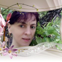 Прекрасная Закарпатская поэтесса и глубоко верующая Аня Цiрик, на украинском языке написала о Великой субботе: Враз над Голгофою небо почорніло, вже не світить сонечко з небес. Грізно блиснуло з неба й загриміло, здригнувся Єрусалим увесь.           Русинское национальное достояние!