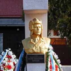 К Дню Победы 9 мая, Василий Кричфалувший перевёл на русинский язык архивный материал, о закарпатском Герое Советского союза, ветеране — Стефане Вайда с села Дулово, Тячевского района, Закарпатской области.  Закарпатские ветераны ВОВ. Память павших воинов, в русинских сердцах навсегда!
