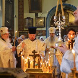 Русский поэт и глубоко верующий христианин Эдуард Артюхов, написал стихотворение к Троицкой Родительской субботе: Вселенская суббота. И вновь для нас работа, души родной забота, усопших помянуть. Земной всех завершивших, с рождения свой путь, родных, друзей, всех близких, по вере и по плоти, в миру и по работе. Всех, кто в души заботе. Родителей–особо! С рождения до гроба, нет ближе нам людей, потери их-сильней.