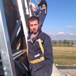 Молодой и талантливый Русинский поэт Михаил Стан, на родном языке написал стихотворение о заробитчанах: Розметало по всюм світу, Подкарпатськой Руси дІти, проміняли свою волю, на сімей щасливу долю гей, тяжко йде тота купійка, чекат жунка чоловіка, сиротАми ростут діти, вы вандруєте по світу гей, тямте Орлы своє імня, тай вертайте ся ід сім’ям, гроши всіх не заробити, жунку й діточок любити гей. Русинское национальное достояние!