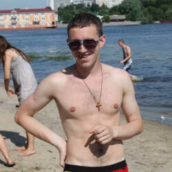 Молодой и талантливый Русинский поэт Михаил Стан, на родном языке написал стихотворение о капкане любви: Що зо мнов ты наробила? Нащо в себе сь ня влюбила? Вроді м видный быв лиґінь, а типирькы м став сиґінь. Коло мене ты не сигінь, а іще май файный легінь, побігльованый і сытый, i коханням оповитый! Де м у фраса раньше быв? Нащо м ся по сторонах дивив? Йсе ми буде дітьом мати, як бы ї тай не потеряти. Русинское национальное достояние!