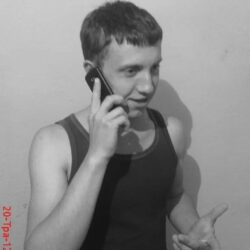 Молодой и талантливый Русинский поэт Михаил Стан, на родном языке написал стихотворение о виртуально-реальной любви: Так ся стало вно саме, що мы у ракаши єсьме, що ся держиме за рукы, не страшні уже розлукы, ты ми свою руку дай, й ніґда бурше не пускай, ты одна така на всьому світі, мы одно за одного в отвіті. Ты подай ми свою руку, та реальну не з фейсбуку, най твоє почувствую тепло, що то поправді всьо было, ты веди ня за рядом із собов, в світ-що зве ся вун Любов…. Русинское национальное достояние!