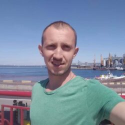 Молодой и талантливый Русинский поэт Михаил Стан, совместно с Татьяной Мороляк, написали стихотворение на украинском языке о знакомстве в интернете. Переходите на сайт.