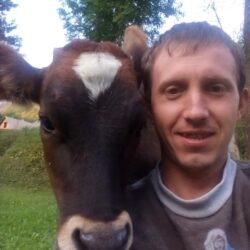 Молодой и талантливый Русинский поэт Михаил Стан, на родном языке написал стихотворение «FULL NULL». Не добре мені, но й не погано, но душа вже не знає обмана, гоят ся раны од твоїх патрону, шрамы ся встанут їх я не трону… Переходите по ссылке на сайт.