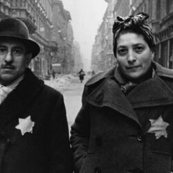 В День памяти жертв фашизма, поэт, генерал, и истинный патриот России Эдуард Артюхов, написал стихотворение. Фашизма чумы пандемию, что в мире тогда породили. Всем миром пытались лечить. Советский народ смог убить. Его на закланье послали. Фашистов добить помешали… Переходите на сайт.