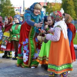Русский поэт Эдуард Артюхов, поздравляет всех Православных христиан с Новолетием (14 сентября 2021 год). С Новым годом православные! Были годы плохие, хорошие. Были годы лихие и славные. Но все они богом нам данные… Переходите по ссылке на сайт.