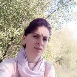 Закарпатская поэтесса Аня Цiрик, написала философское стихотворение “ЗЕРКАЛО ”