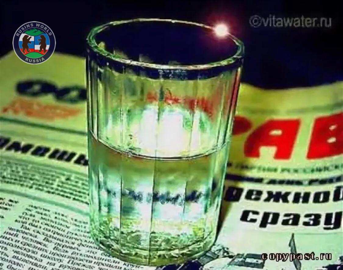 Для поддержания Рождественского праздничного настроения генерал Э. Артюхов написал Оду гранённому стакану. Кто-то поздно, кто-то рано, все мы пили из стакана…» В России День гранённого стакана отмечают  11 сентября.