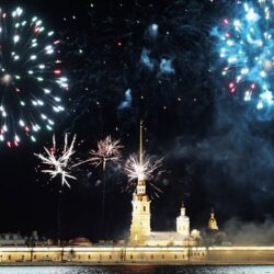 Ответ Генерала Э. Артюхова Поночевной К.В. «Мне кажется:когда гремит салют, погибшие блокадники встают» Нет, Вам не кажется. То – так и есть! Они сегодня все встают, и как т о г д а к Неве идут…»