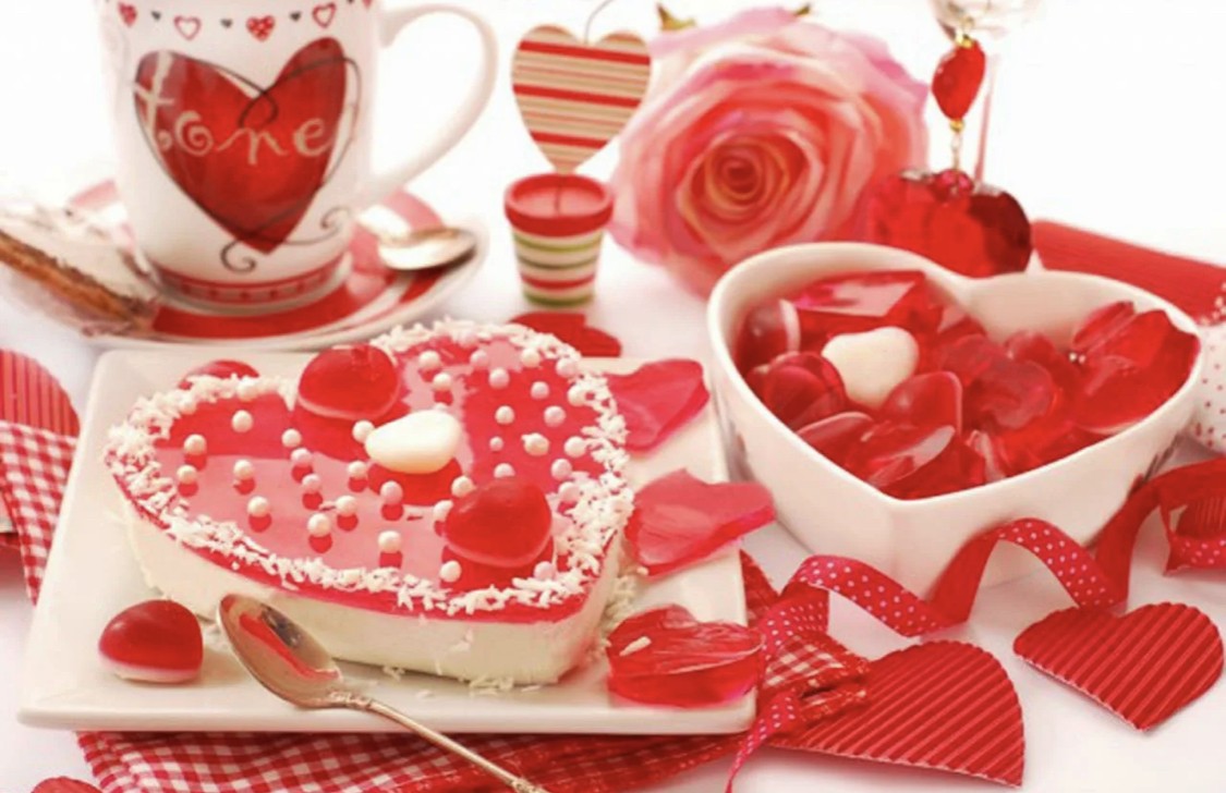 Закарпатская Поэтесса Аня Цірик к Дню святого Валентина написала; «Сегодня Валентинов ДЕНЬ Всемирный день влюбленных…» 