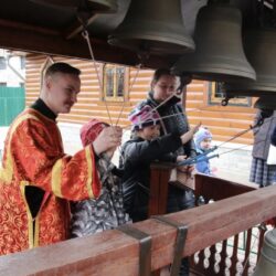 Христово Воскресение в Ленинградской обл. с Генералом Э. Артюховым «Утром ранним, когда Коломна спит, в окно открытое лишь ветер шелестит…»