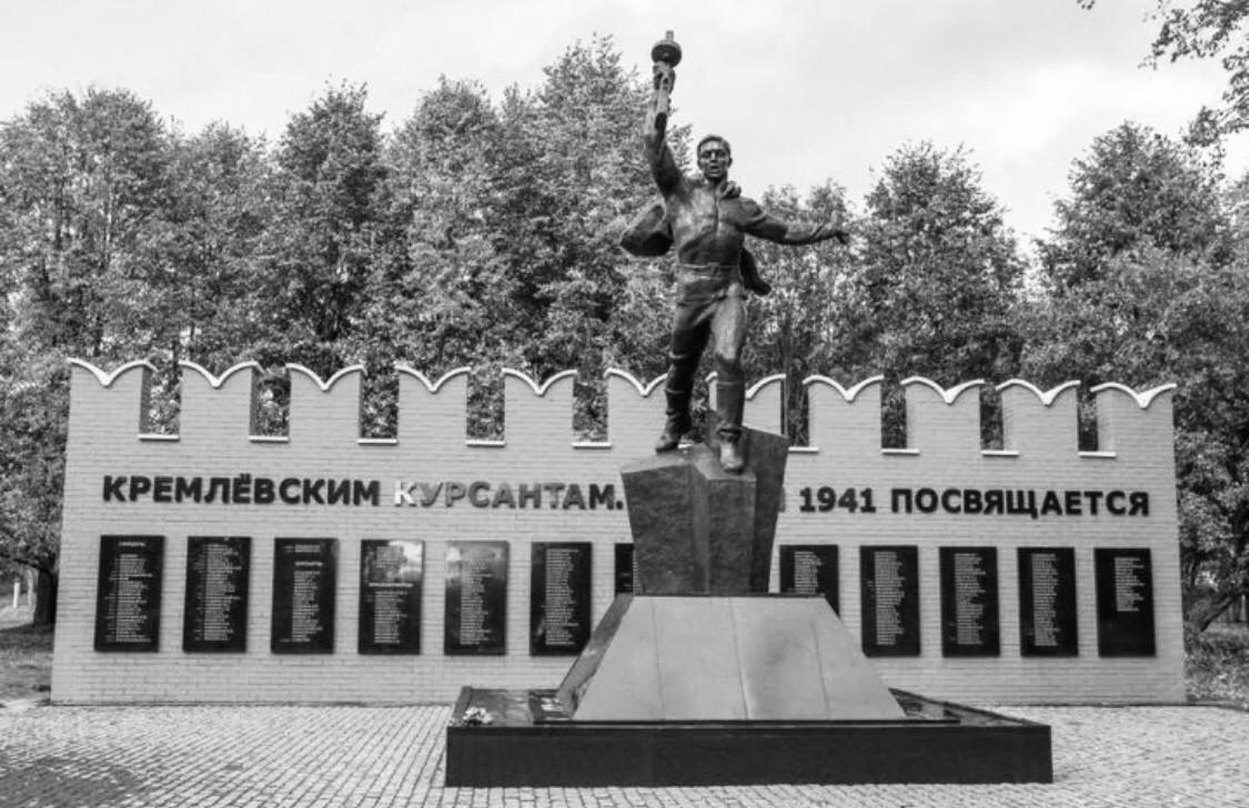 Генерал Э. Артюхов «Мы сражались под Волоколамском, и немало нас тут полегло, нас назвали полком «Кремлевским»…»