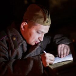 Генерал Э. Артюхов «По утру вновь в атаку пойдем, будем заняты ратным трудом. После боя письмо — что конфета…»