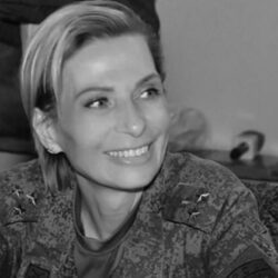 Генерал Э. Артюхов «Быть воином не женская стезя, но в воинов семье зачата, рождена. Не амазонкой воспитана она…»