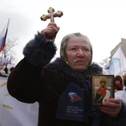 Генерал Э. Артюхов «Железных стрекоз старушка крестила, что вдаль, на войну, солдат уносили. Крестила знамением, молитву читала…»