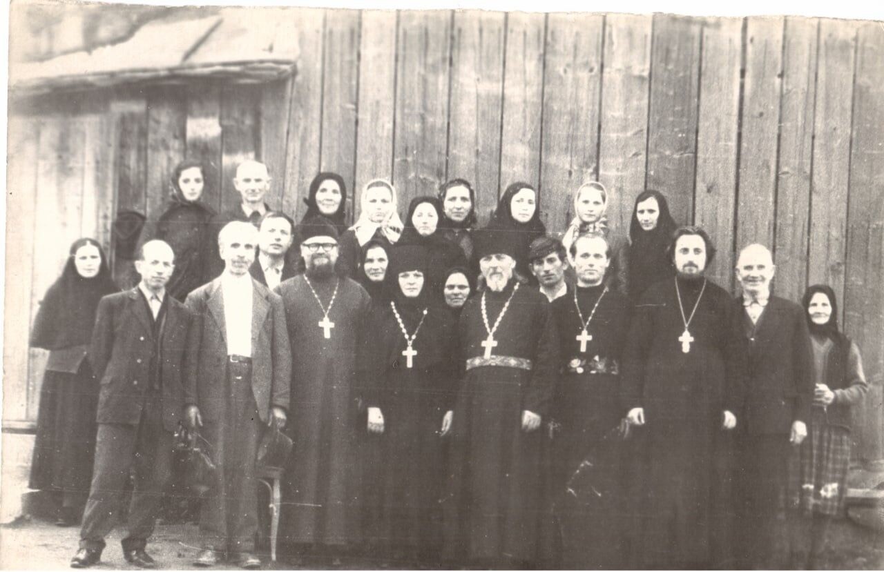 В 1959 г. в Закарпатье было закрыто большинство монастырей. Верующим удалось отстоять только два – Мукачевский и Чумалевский. 