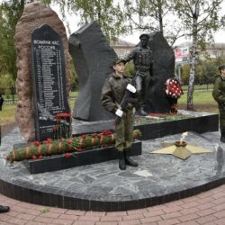 Пётр Григорьевич Сафонов «Мы теряем всех подряд, и даже, тех, кого в Россию не вернуть. На душе больнее всё и гаже…»