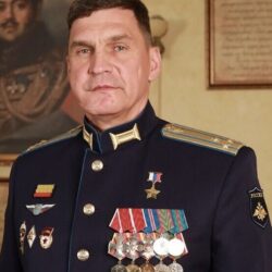 Пётр Григорьевич Сафонов «Однажды вы вернётесь все домой. Пускай не все, но всё таки вернётесь. И мама спросит: «Где ж ты был, родной?»
