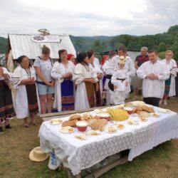 Номинант на «Русскую премию» Генерал Э. Артюхов «Я все еще верю… Я все еще верю… И с верою в сердце еще я надеюсь… Добро еще в мире что существует…»