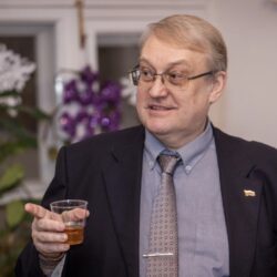 Слово Генерала Э. Артюхова Лауреата «Русской премии — 2022»  «Братья и сестры, слова любители, Мира земного достойные жители, традиций Народа и Веры хранители, примите поклон земной мой сегодня…»