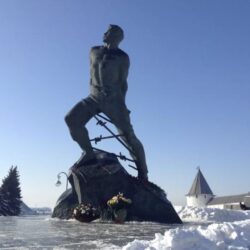Лауреат Международной «Русской премии – 2022» Генерал Э. Артюхов «Рвется к свободе тело поэта. Рвется к свободе поэта душа. Нет, не склонит вражья рука…»