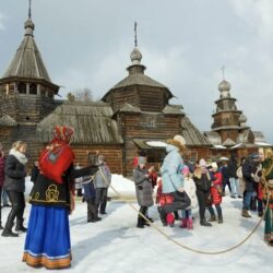 Лауреат Международной «Русской премии – 2022» Генерал Э. Артюхов «Играют у храма дети, беспечны они, веселы. Подумал, на них глядя-Дети нужны для страны…»