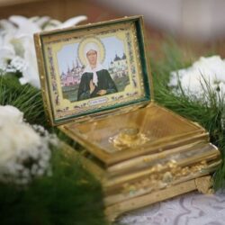 Лауреат Международной «Русской премии – 2022» Генерал Э. Артюхов «Я сегодня в церковь приду, у иконы поставлю свечу… Беды вновь на российской сторонушке…»