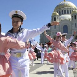 Лауреат Международной «Русской премии – 2022» Генерал Э. Артюхов «На границах Маркизовой Лужи, по тяжелой жаре, в злую стужу, Кроншлот строил российский Народ…»