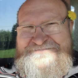 Пётр Григорьевич Сафонов «Ах, женщины, подружки человека, то в избу вы в огонь, то на коня. А рядом с вами муженёк—калека…»