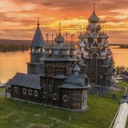 Лауреат Международной «Русской премии – 2022» Генерал Э. Артюхов «Над шхерами ко сну спустилось солнце, укрылись скалы в золотой и розовый туман,..»