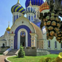 Лауреат Международной «Русской премии – 2022» Генерал Э. Артюхов «Месяц летний Август – Лета проводы, всех щедрей подарки дает за труды…»