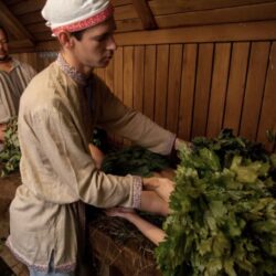 Лауреат Международной «Русской премии – 2022» Генерал Э. Артюхов «Чтобы в бане было вкусно, чтобы париться искусно, надо веники собрать…»