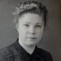 Пётр Григорьевич Сафонов «Каждой минутой доволен. Живу не скупясь. Белое море в дали разбивает причалы. Что-то такое в душе… И я чувствую связь…»