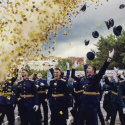Лауреат Международной «Русской премии – 2022» Генерал Э. Артюхов «Курсанты- озорное молодое племя! Но август лишь для них – «святое время»