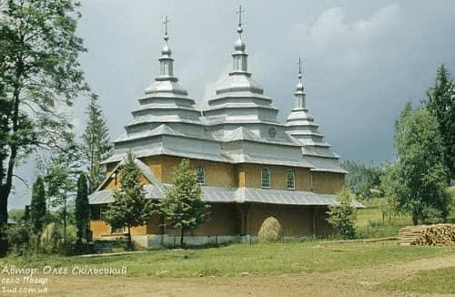 Село Погар, Сколевщина Закарпатской области. В селе родился строитель деревянных церквей, резчик Лука Снигирь (1853-1928)